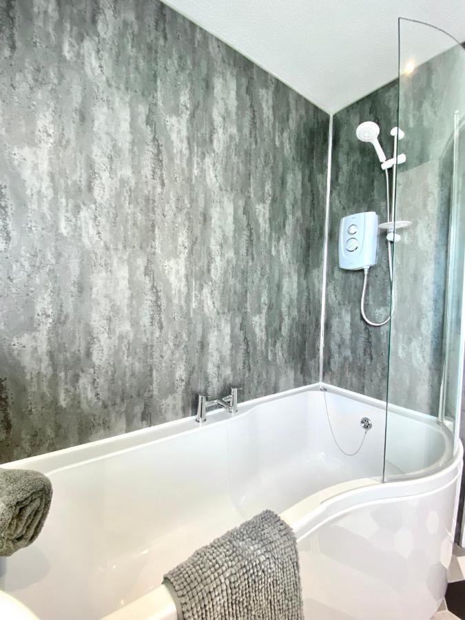 Stylish Central 2 Bedroom Apartment - Free Parking, Free Wifi Orkney Eksteriør bilde