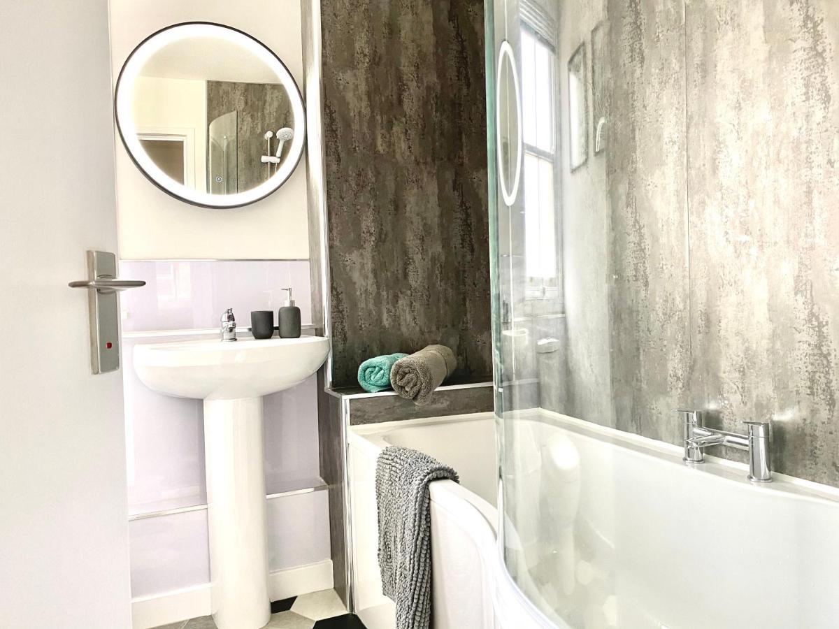 Stylish Central 2 Bedroom Apartment - Free Parking, Free Wifi Orkney Eksteriør bilde